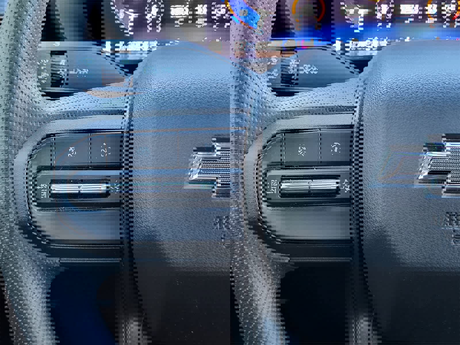 Used 2024 Chevrolet Colorado Trail Boss w/ Technology Package image 25