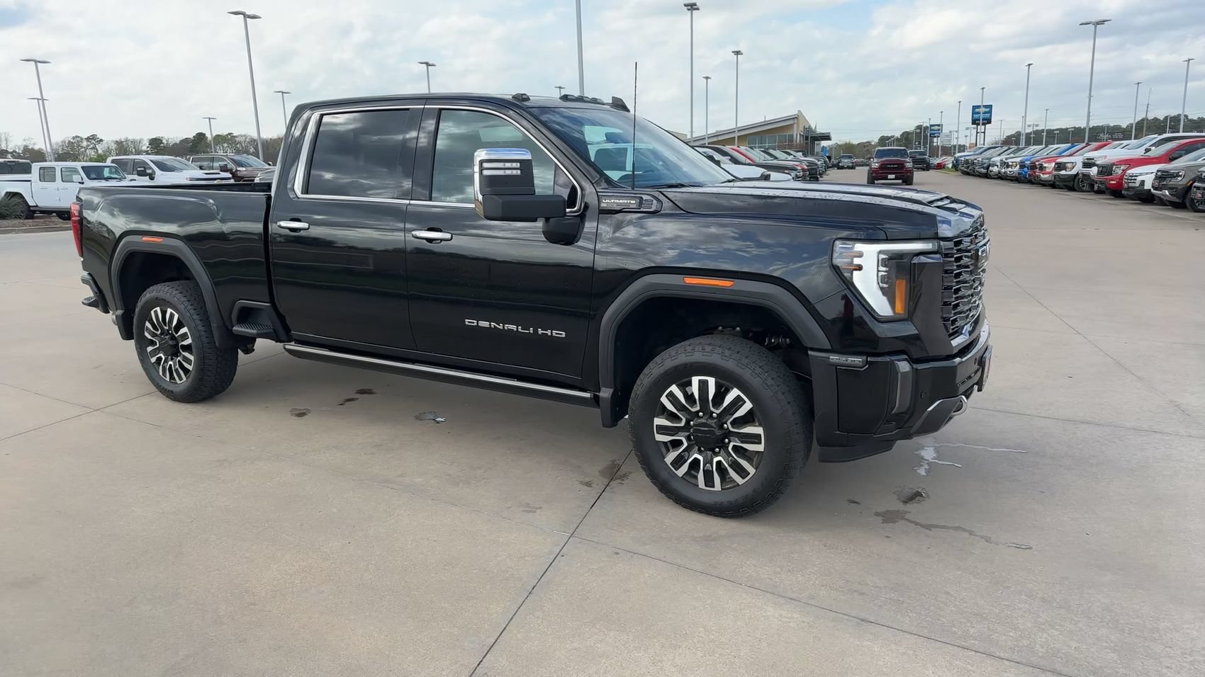 Used 2024 GMC Sierra 2500 Denali Ultimate AWD/4WD image 9