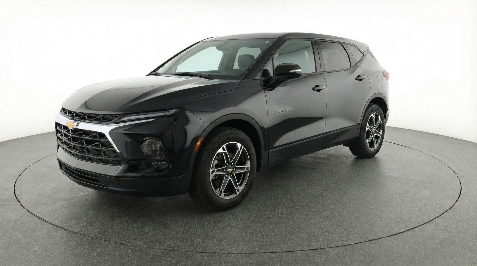 Used 2025 Chevrolet Blazer LT image 3