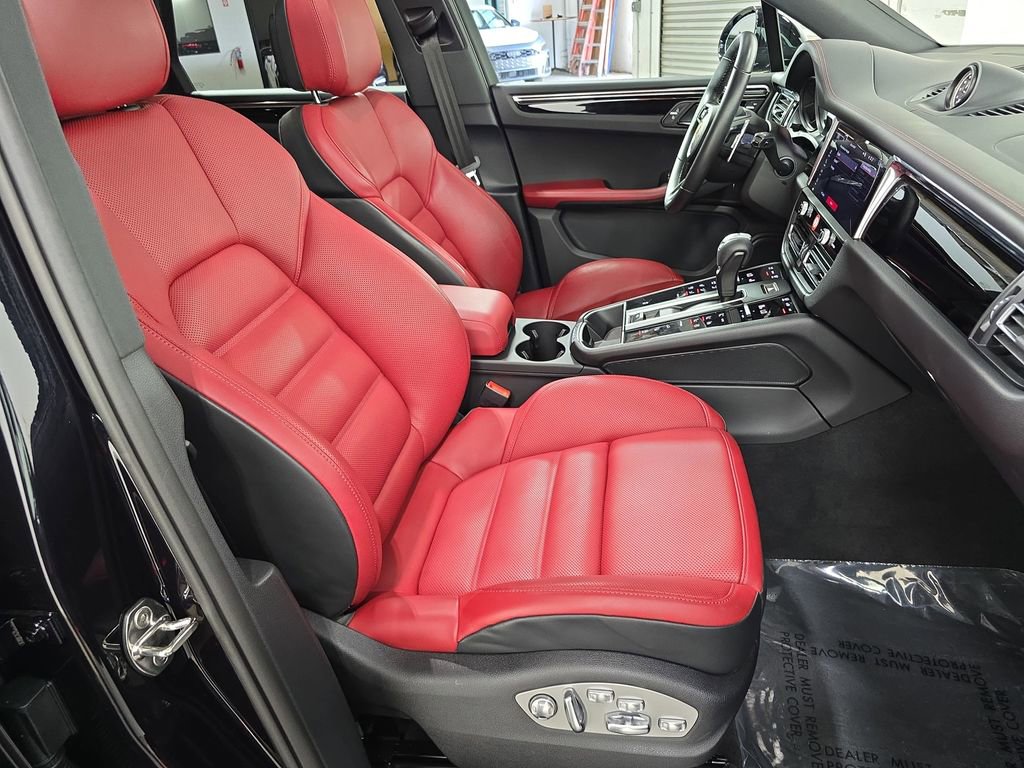Used 2025 Porsche Macan image 27