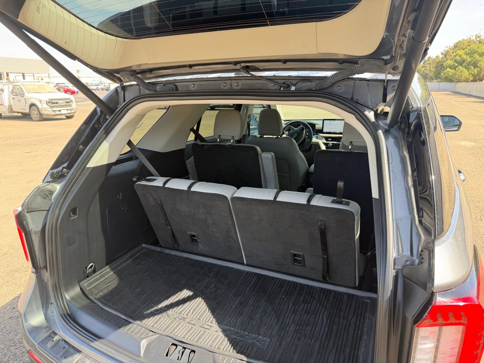 Used 2025 Ford Explorer Active w/ Active Comfort Package RWD image 11