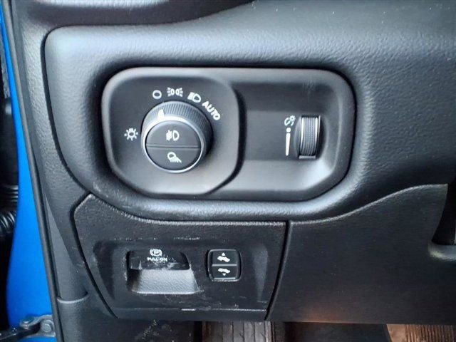 New 2026 RAM 1500 4x4 Crew Cab image 13