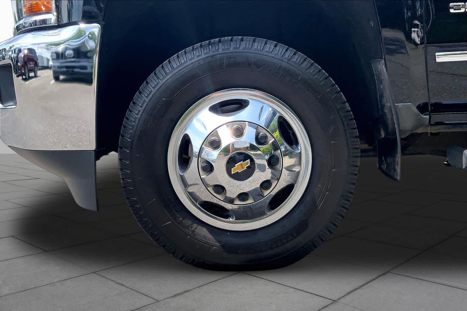 Used 2015 Chevrolet Silverado 3500 LTZ AWD/4WD image 10