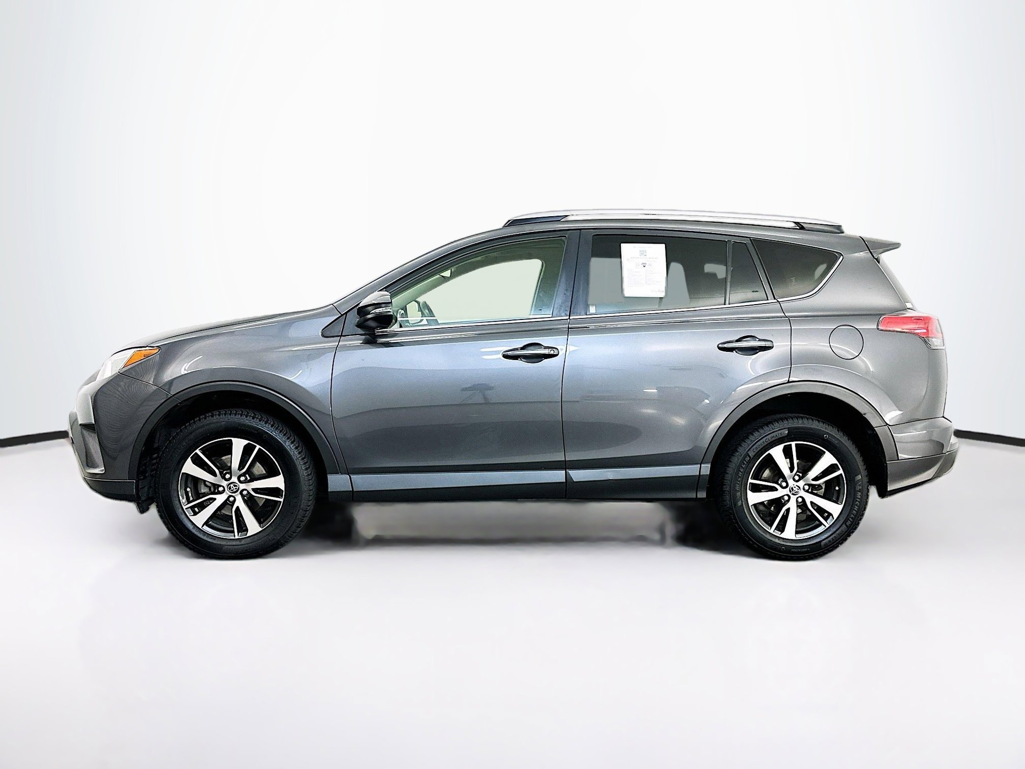 Used 2017 Toyota RAV4 XLE w/ Plus Special Value Package AWD/4WD image 4