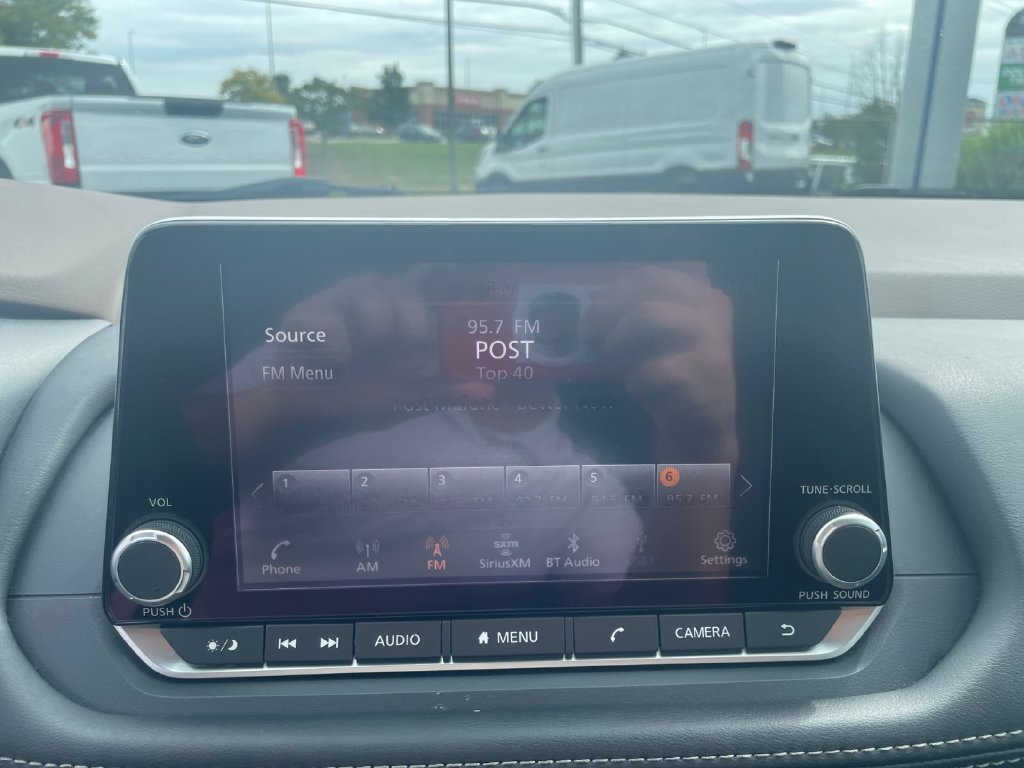 Used 2023 Nissan Rogue S AWD/4WD image 23