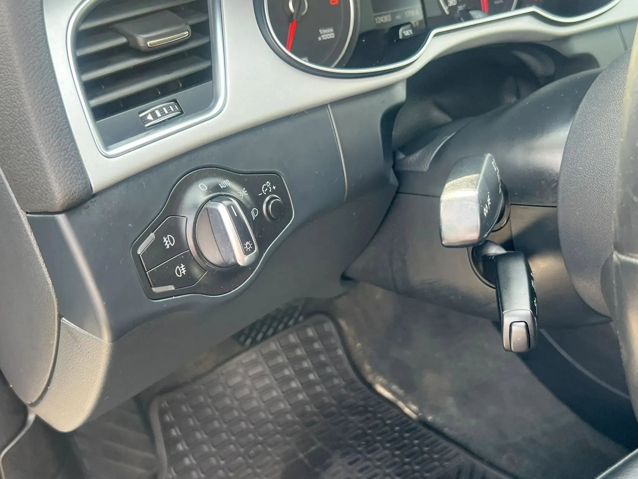 Used 2016 Audi A4 2.0T Premium w/ Audi MMI Navigation Plus image 13