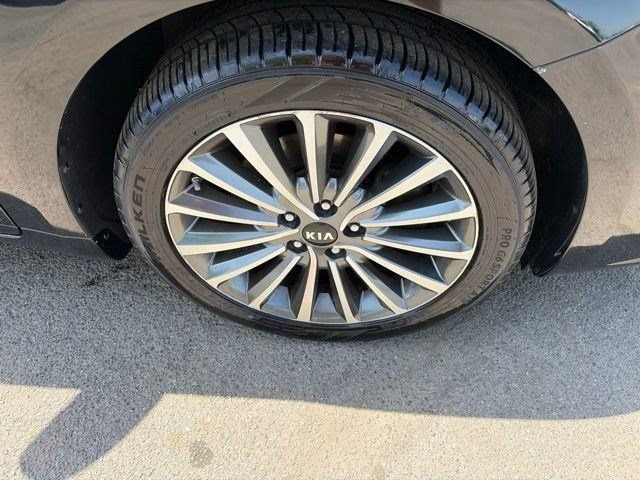 Used 2017 Kia Cadenza Premium w/ Luxury Package FWD image 44
