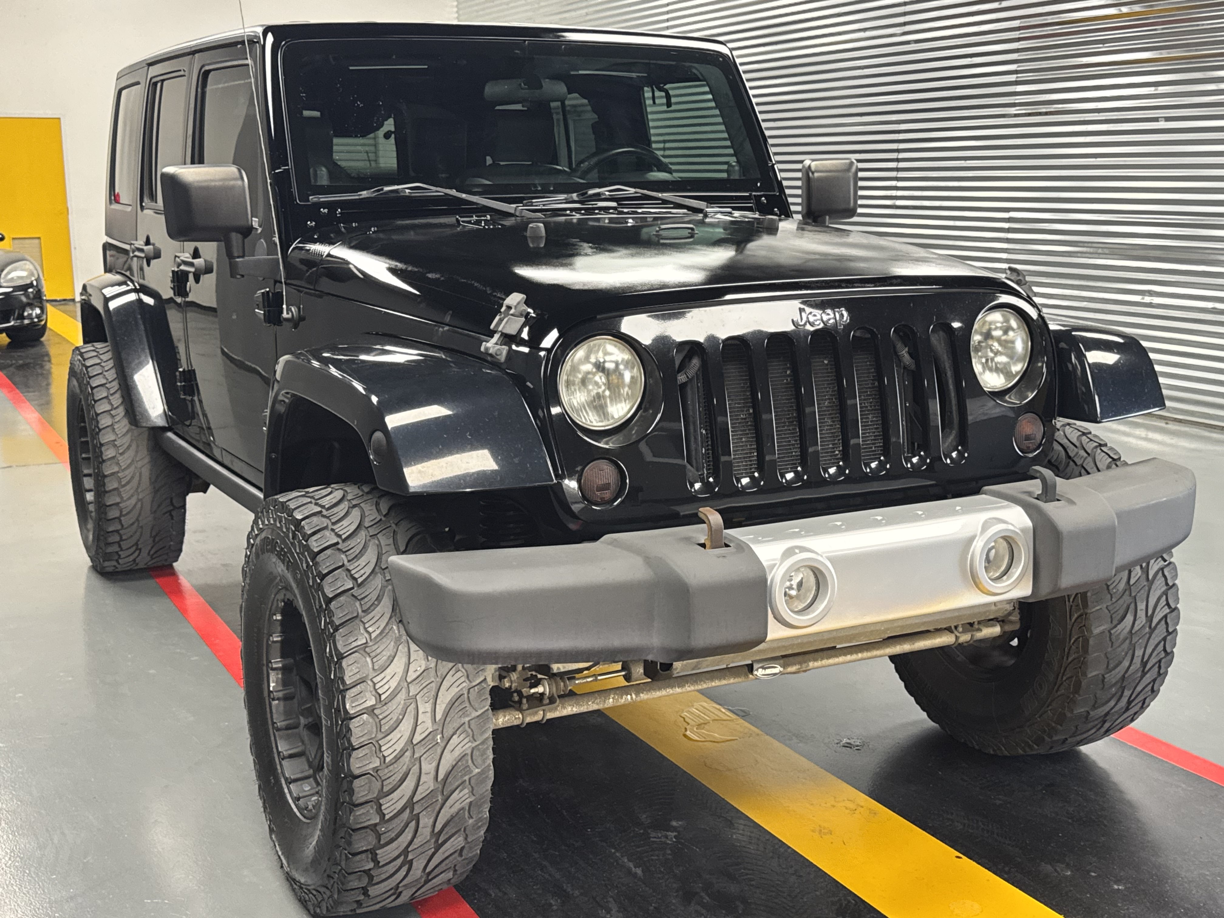 Used 2010 Jeep Wrangler Unlimited Sahara AWD/4WD image 6