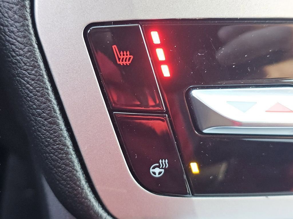 Used 2022 Ford Explorer XLT w/ Equipment Group 202A image 11