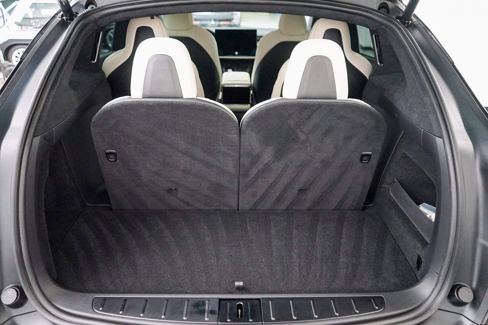 Used 2024 Tesla Model X Plaid image 32