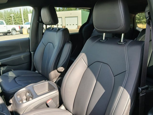 New 2026 Chrysler Voyager LX image 9