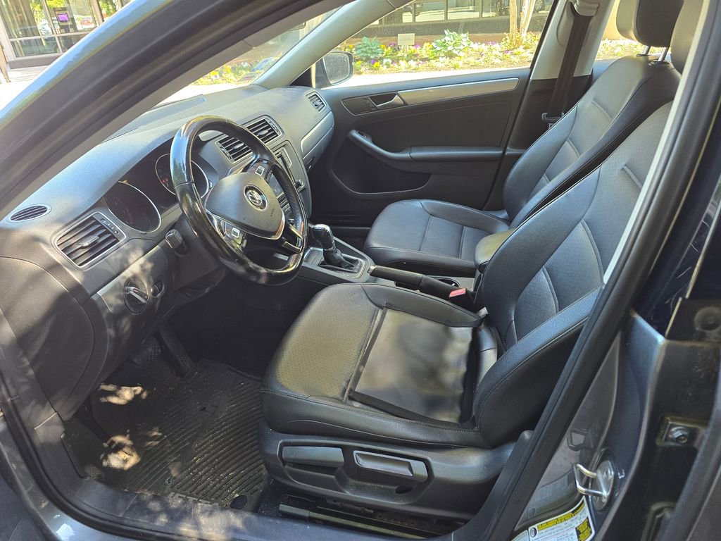Used 2015 Volkswagen Golf S FWD image 9