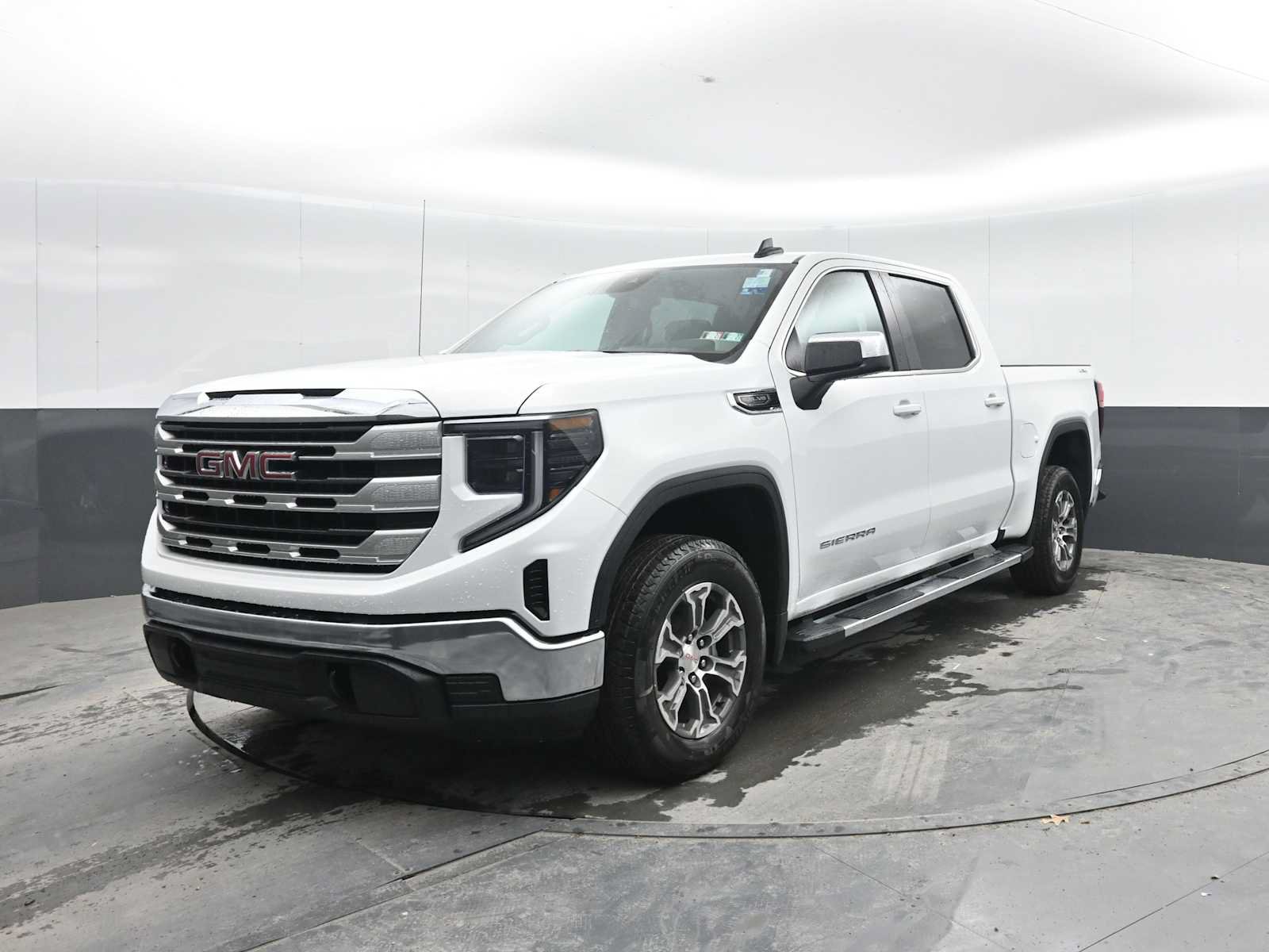 New 2026 GMC Sierra 1500 SLE w/ Preferred Package AWD/4WD image 5