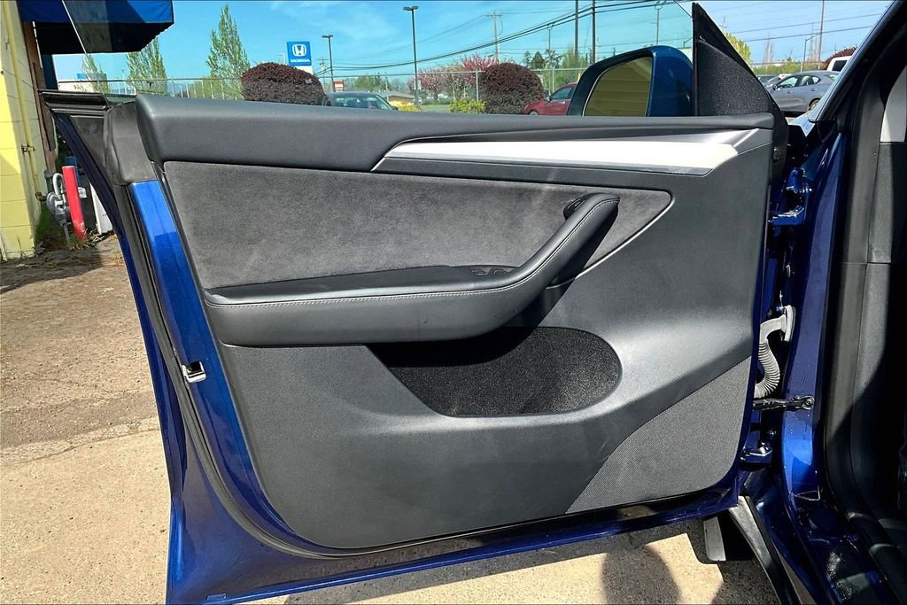 Used 2023 Tesla Model Y Long Range image 22