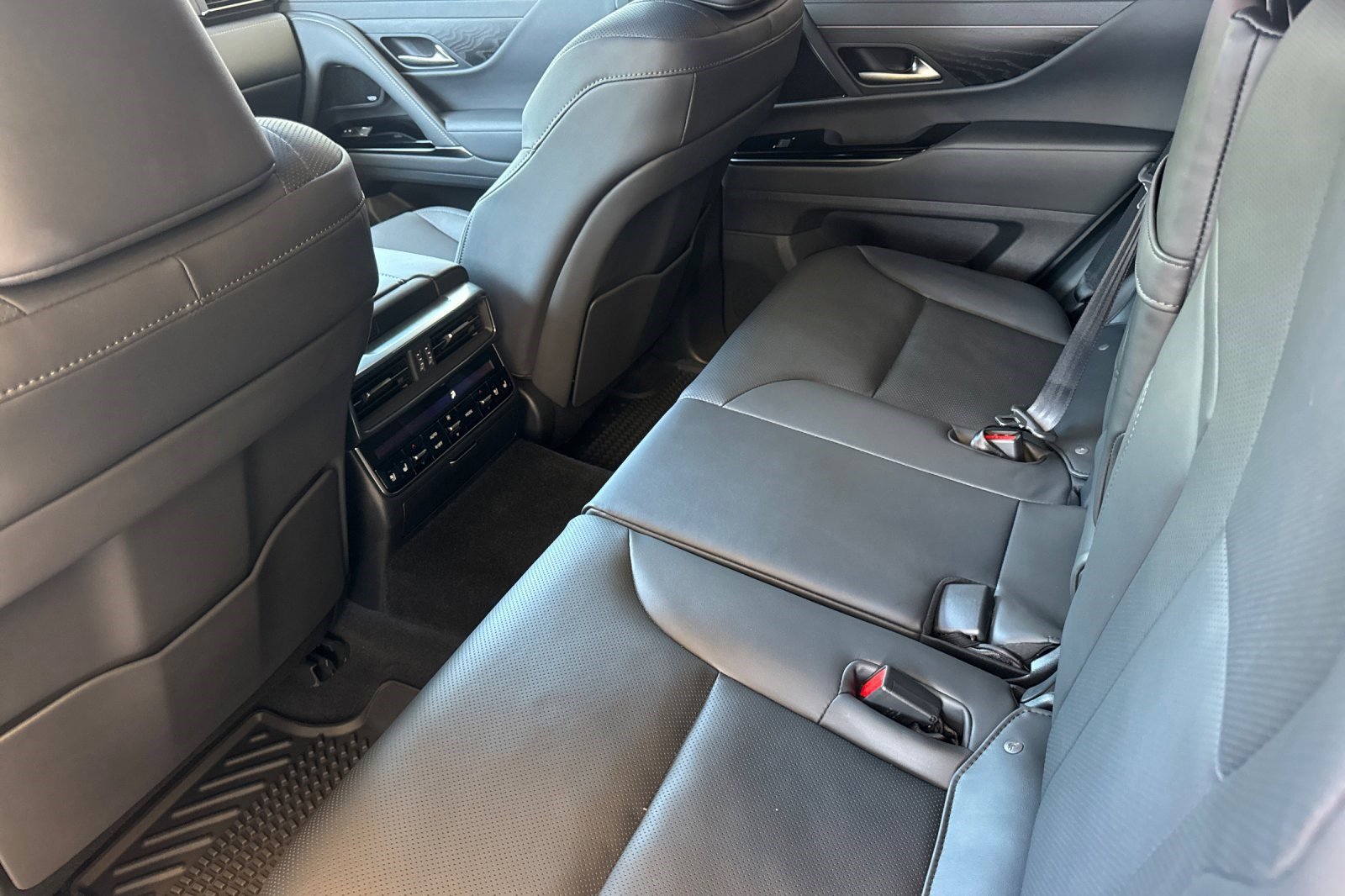 Used 2026 Lexus LX 700h Overtrail AWD/4WD image 26