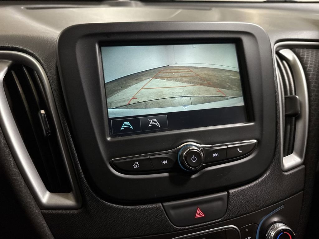 Used 2018 Chevrolet Malibu LS image 15