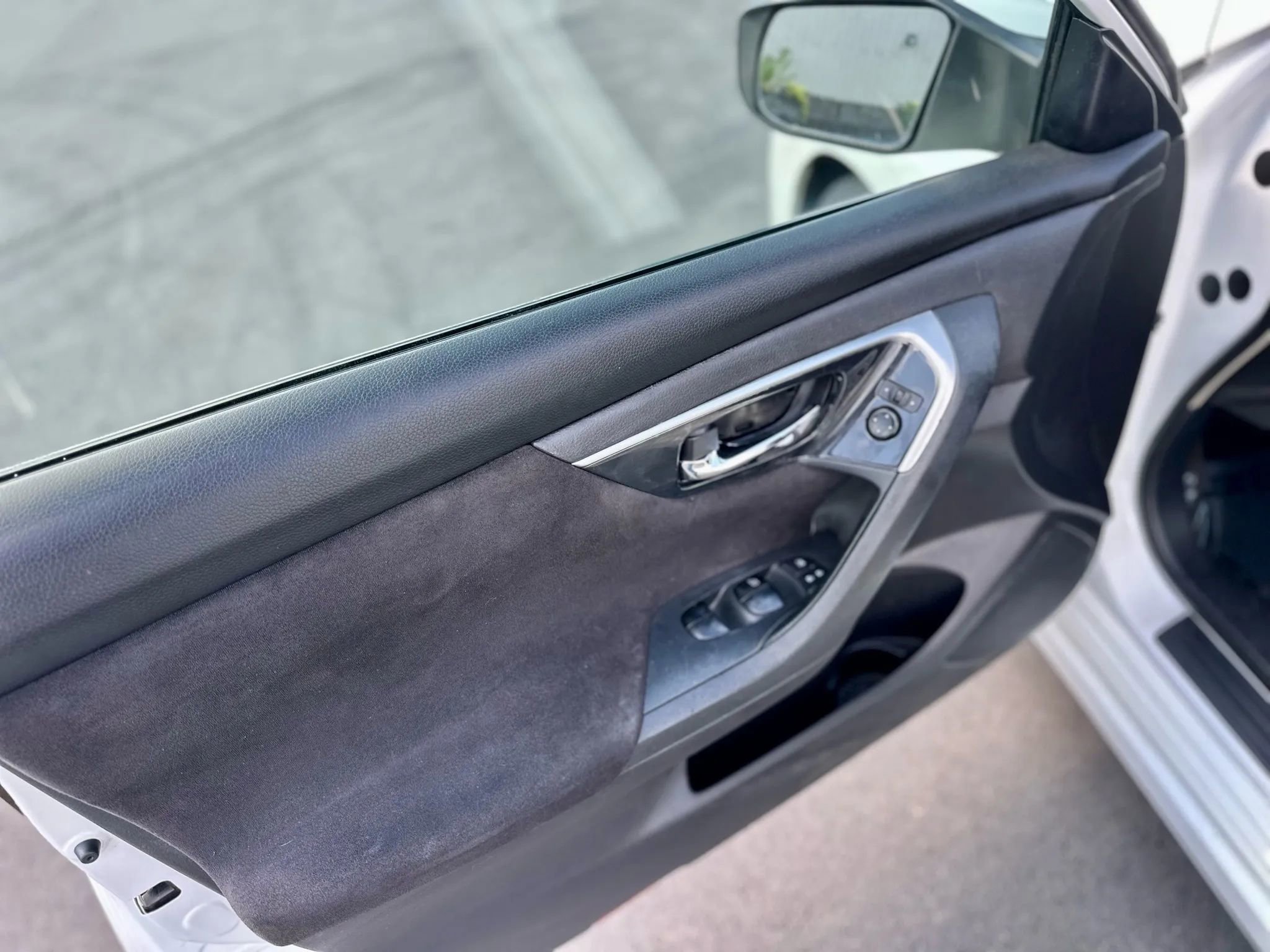 Used 2013 Nissan Altima 2.5 SV FWD image 32
