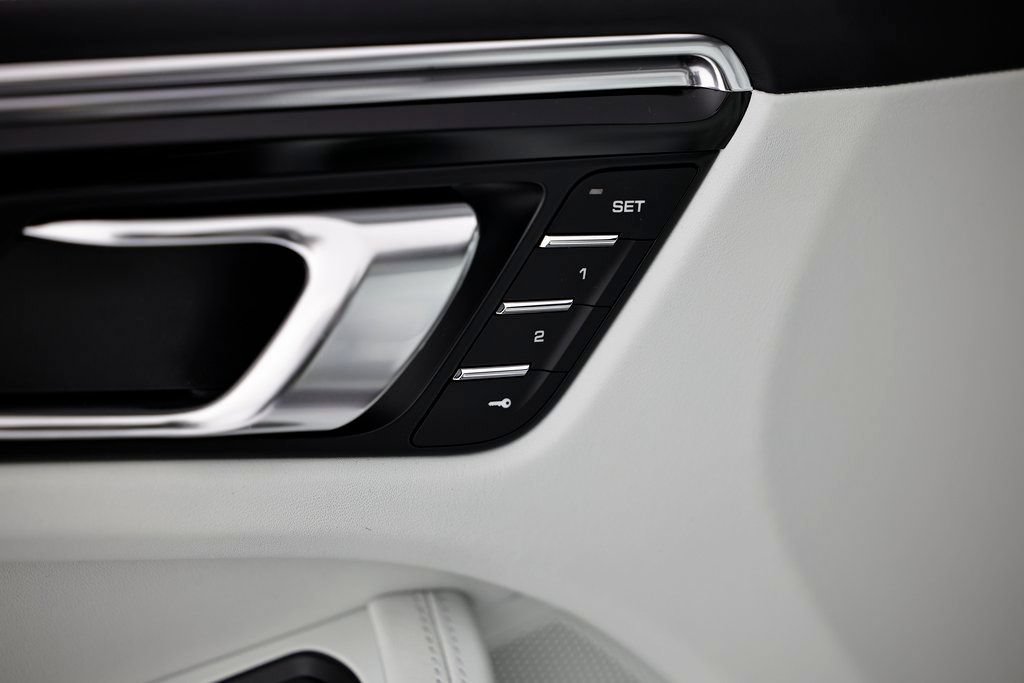 New 2026 Porsche Macan AWD/4WD image 18