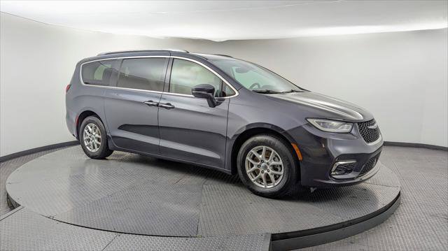 Used 2021 Chrysler Pacifica Touring-L image 11