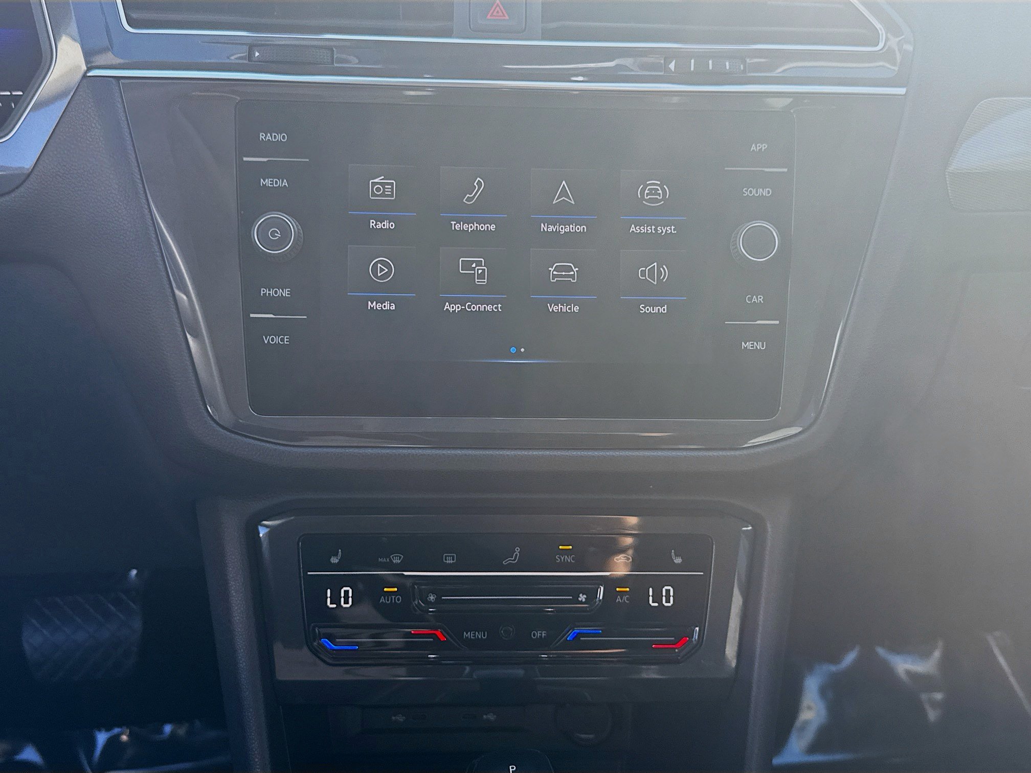 Used 2023 Volkswagen Tiguan SE w/ Panoramic Sunroof Package FWD image 12