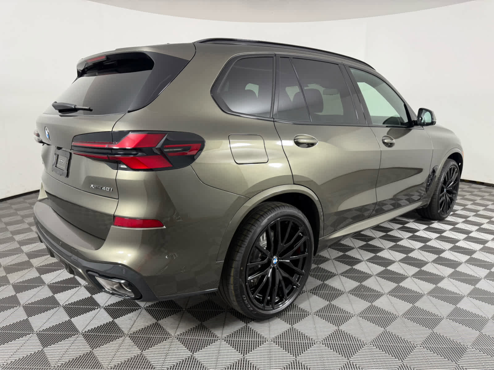New 2026 BMW X5 xDrive40i w/ M Sport Package image 3