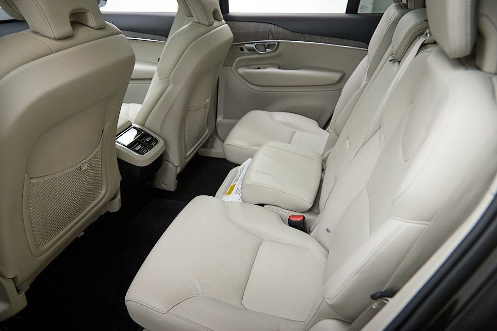 Used 2024 Volvo XC90 B6 Plus w/ Protection Package Premier image 22