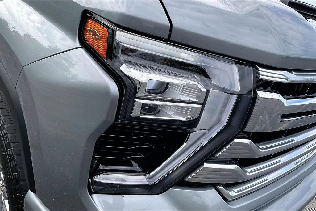 Used 2024 Chevrolet Silverado 2500 High Country w/ High Country Premium Package AWD/4WD image 36