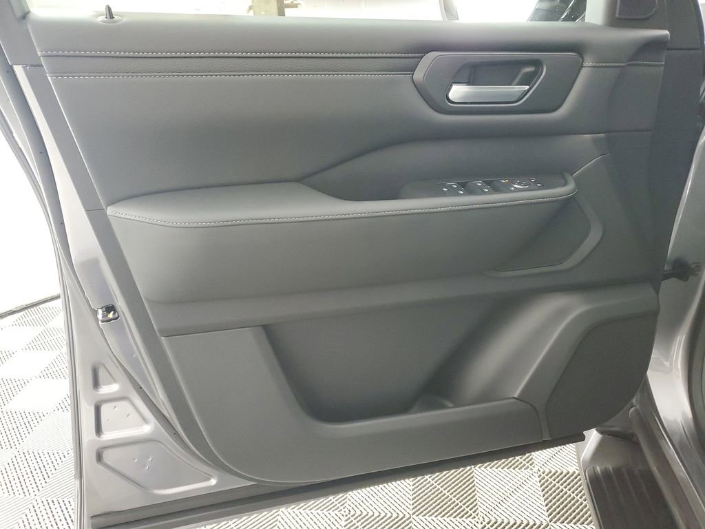 New 2026 Nissan Armada SV image 28