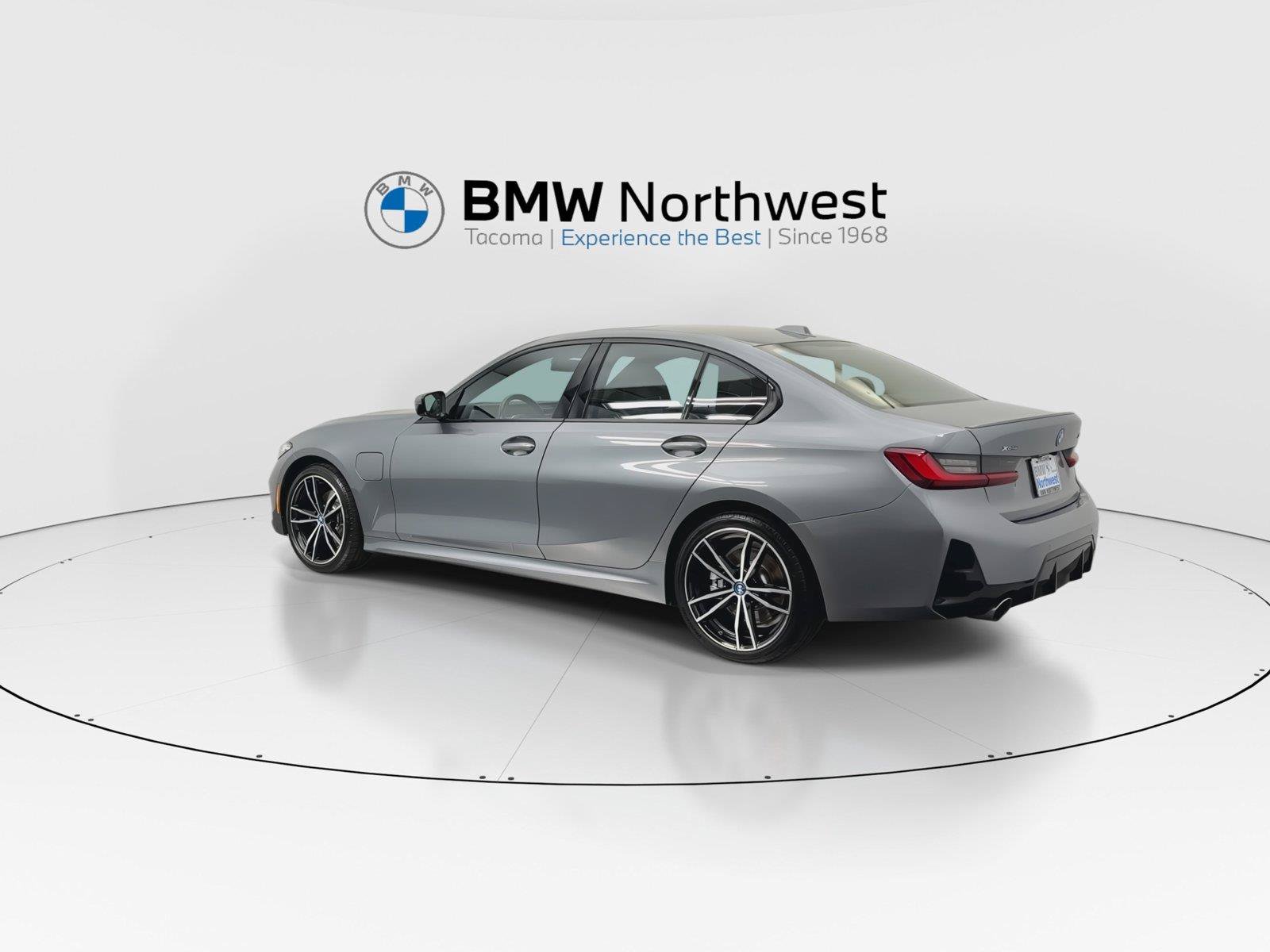 Used 2023 BMW 330e xDrive w/ M Sport Package AWD/4WD image 12