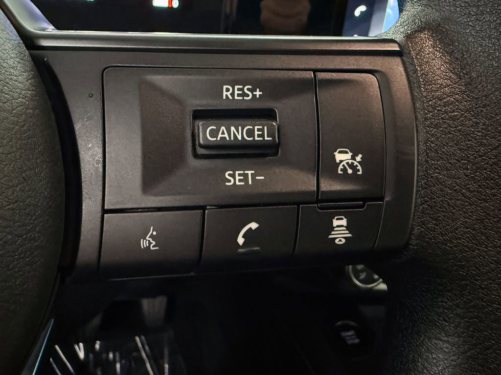 Certified 2025 Nissan Kicks SV AWD/4WD image 28