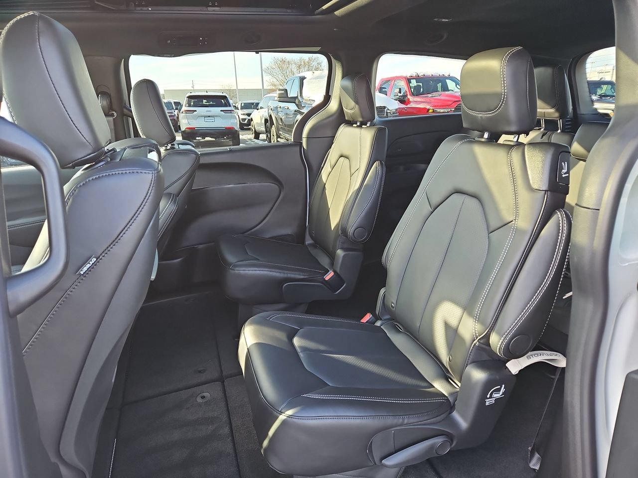 New 2026 Chrysler Pacifica Select AWD/4WD image 14