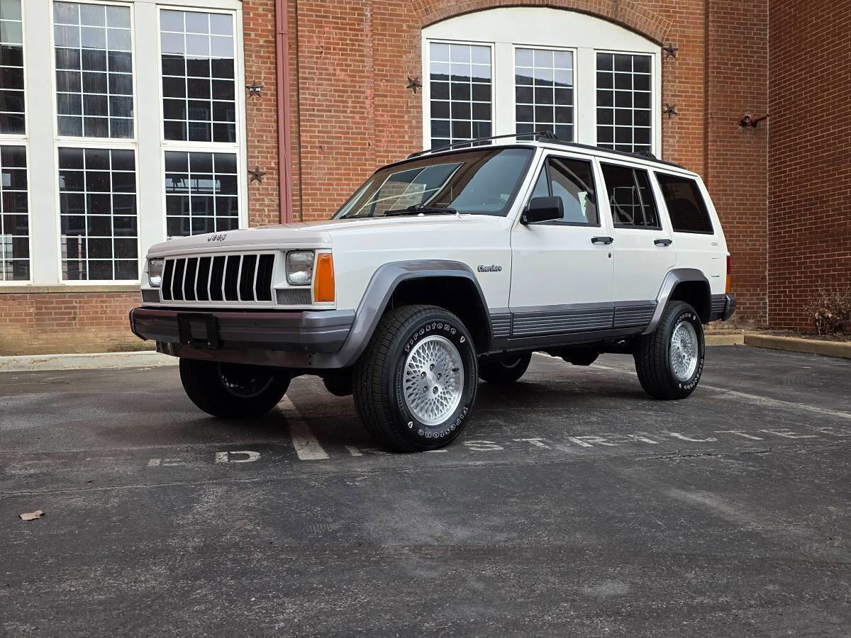 Used 1996 Jeep Cherokee 4WD 4-Door image 2