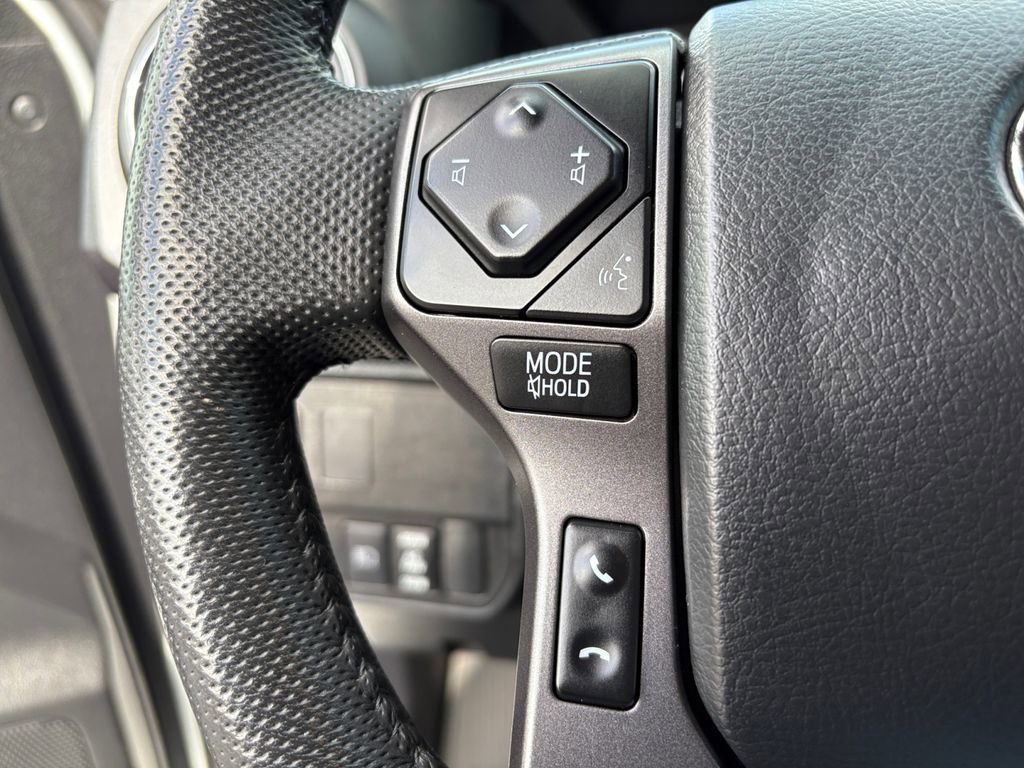 Used 2022 Toyota Tacoma TRD Off-Road image 16