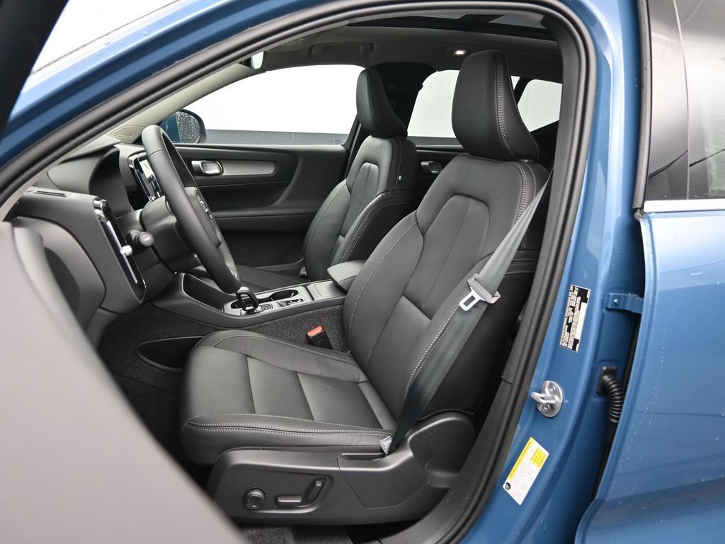 New 2025 Volvo XC40 B5 Core w/ Climate Package AWD/4WD image 20