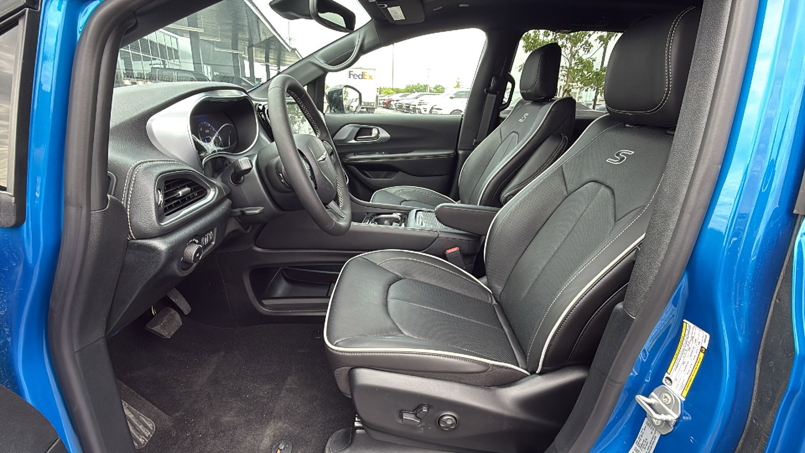 New 2026 Chrysler Pacifica Limited FWD image 10