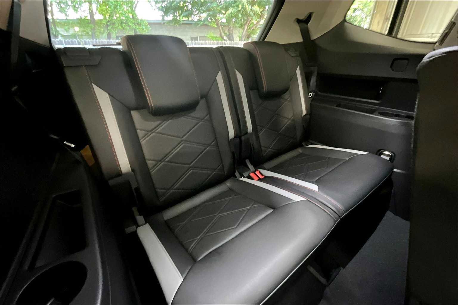 New 2025 Volkswagen Atlas Peak Edition SE image 27