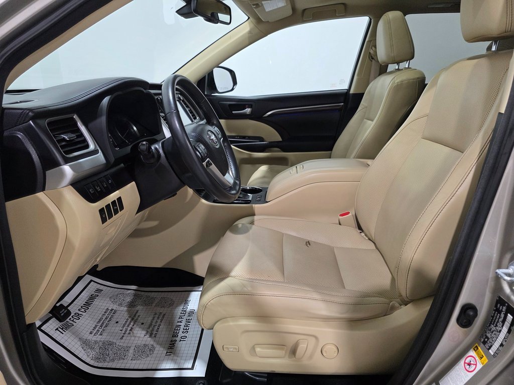 Used 2015 Toyota Highlander Limited w/ Driver Technology Package image 15