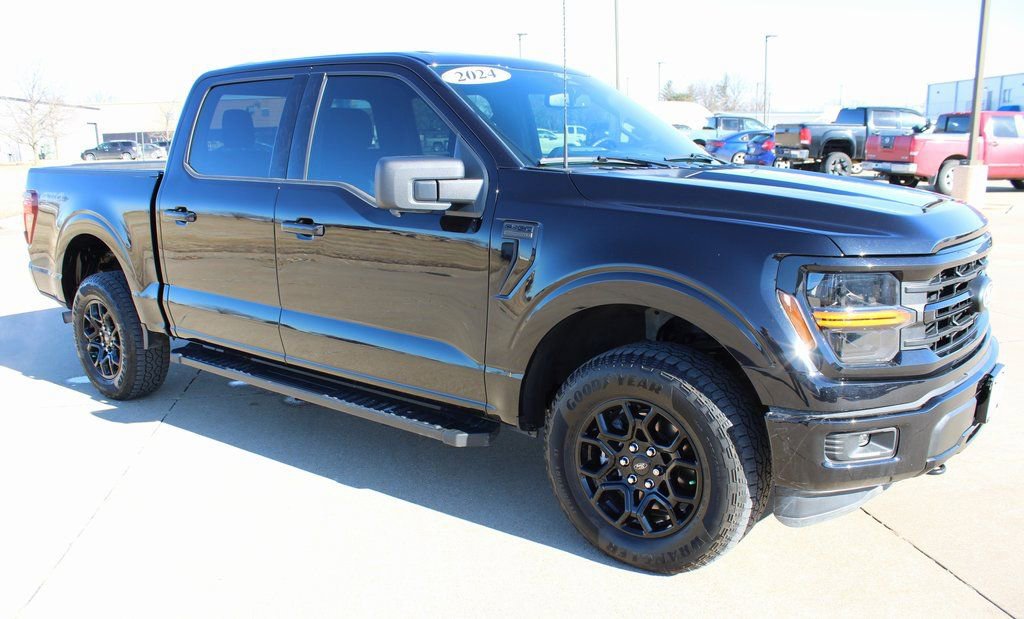 Used 2024 Ford F150 XLT w/ XLT Black Appearance Package image 3