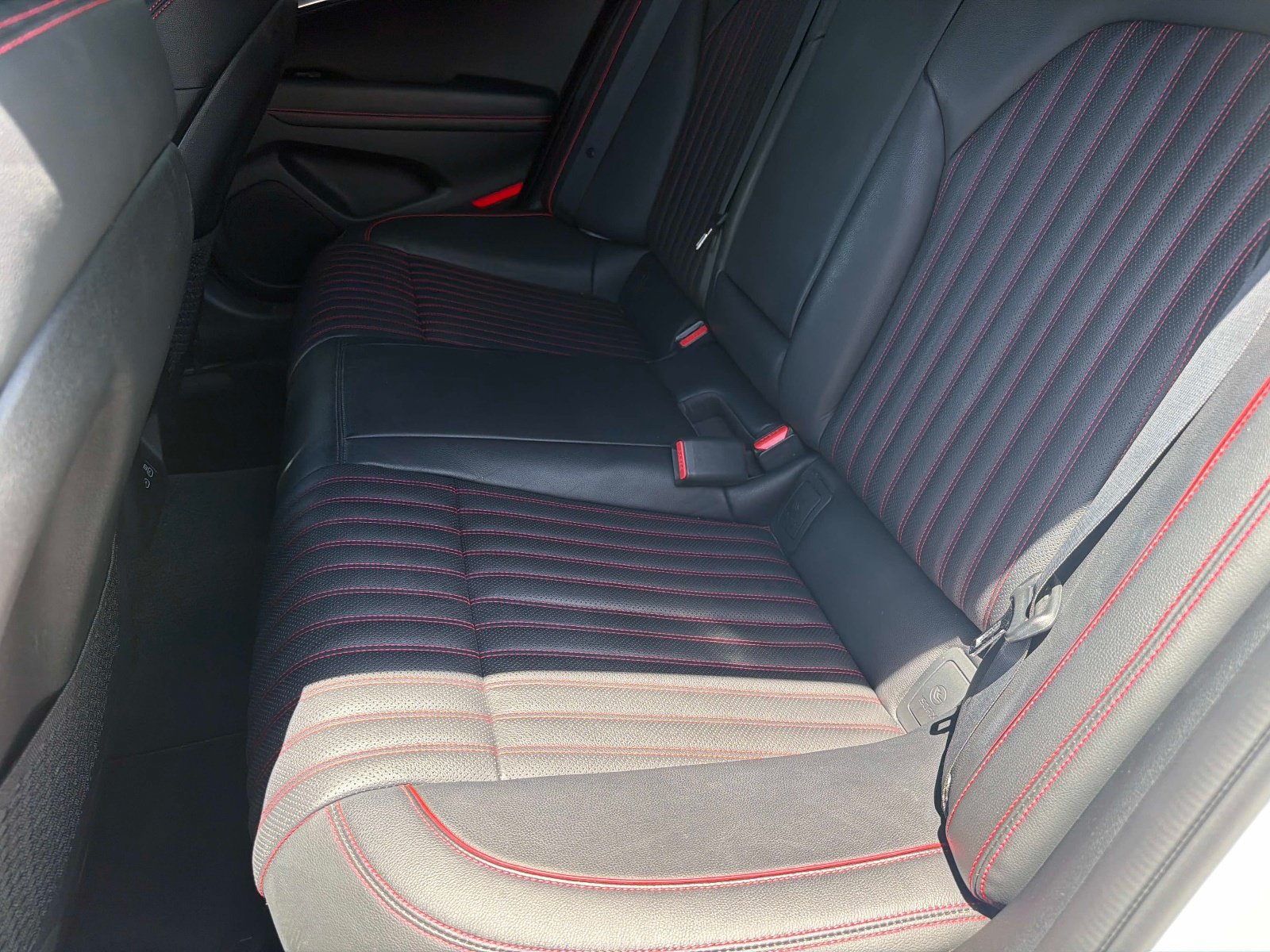 Used 2025 Genesis G70 2.5T w/ Sport Prestige Package RWD image 13