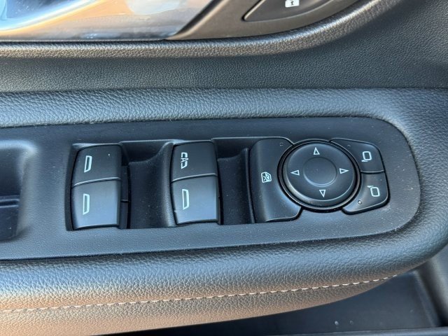 Used 2023 GMC Terrain SLE w/ Driver Convenience Package image 10