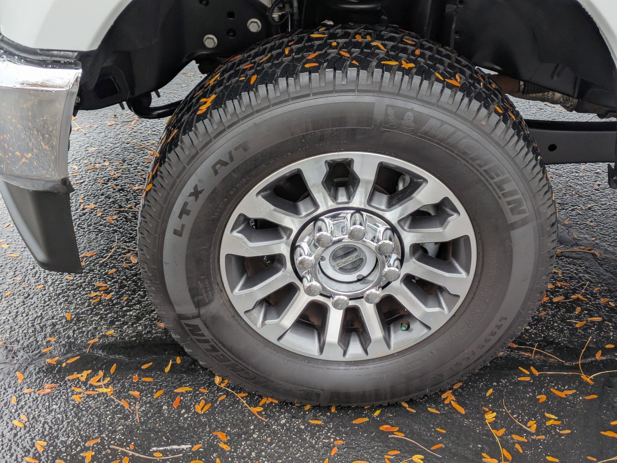 Used 2021 Ford F350 Lariat w/ Snow Plow/Camper Package image 13