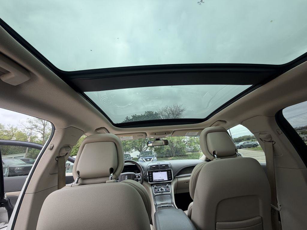 Used 2017 Lincoln Continental Select FWD image 18