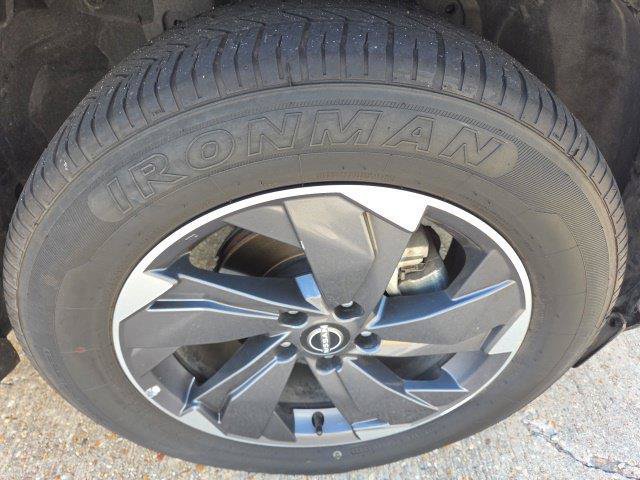 Used 2025 Nissan Rogue SV FWD image 13
