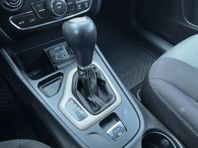 Used 2016 Jeep Cherokee Sport w/ Cold Weather Group image 15