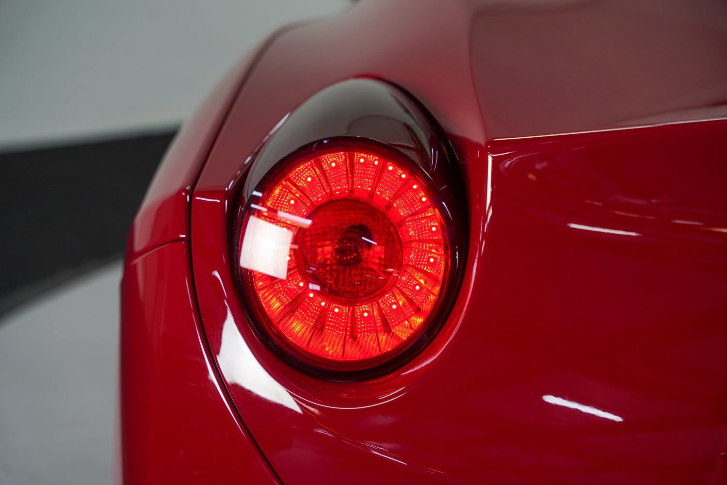 Used 2010 Ferrari California RWD image 20