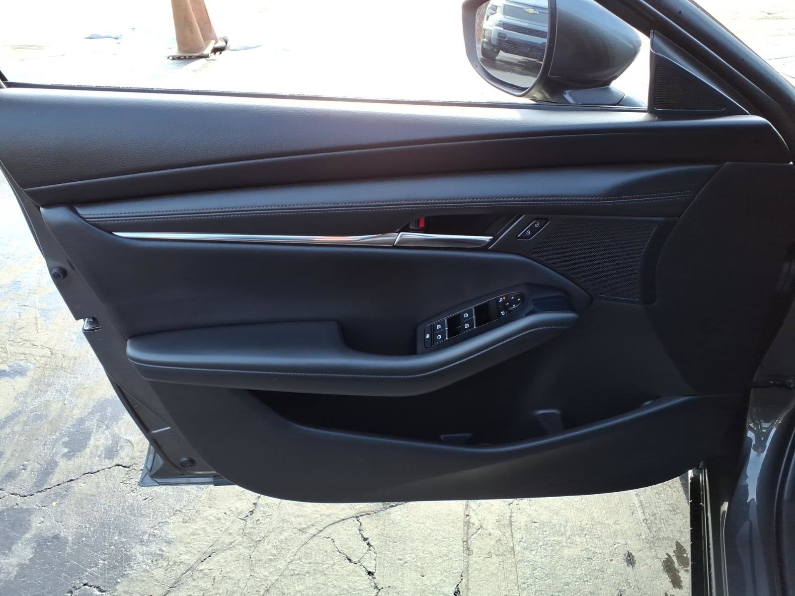 Used 2021 MAZDA MAZDA3 s image 10