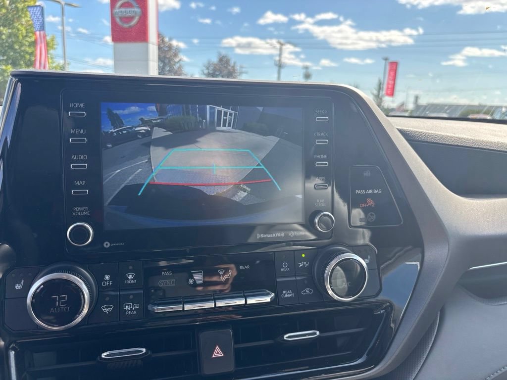 Used 2022 Toyota Highlander XLE AWD/4WD image 17