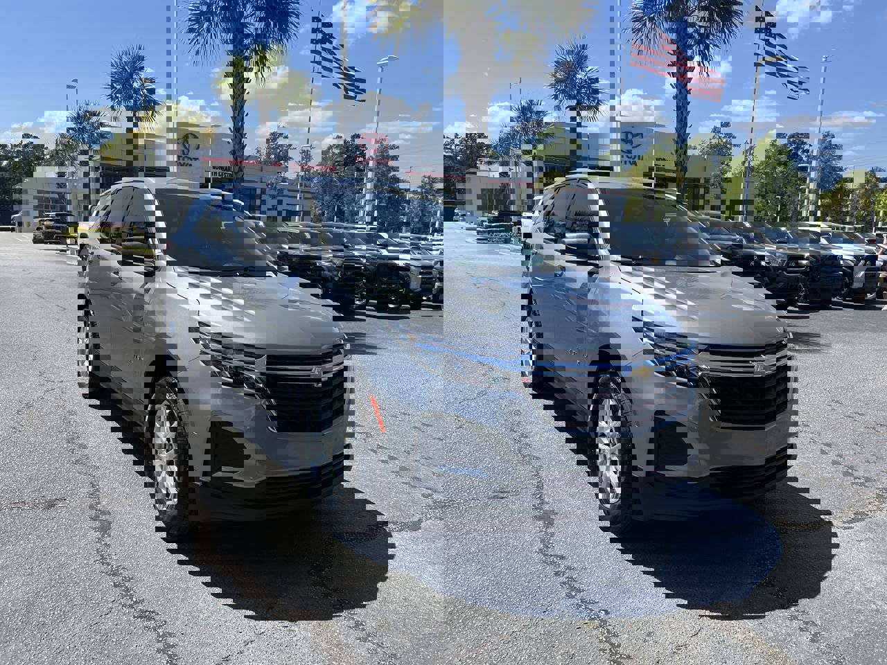 Used 2024 Chevrolet Equinox LS w/ LS Convenience Package FWD image 2