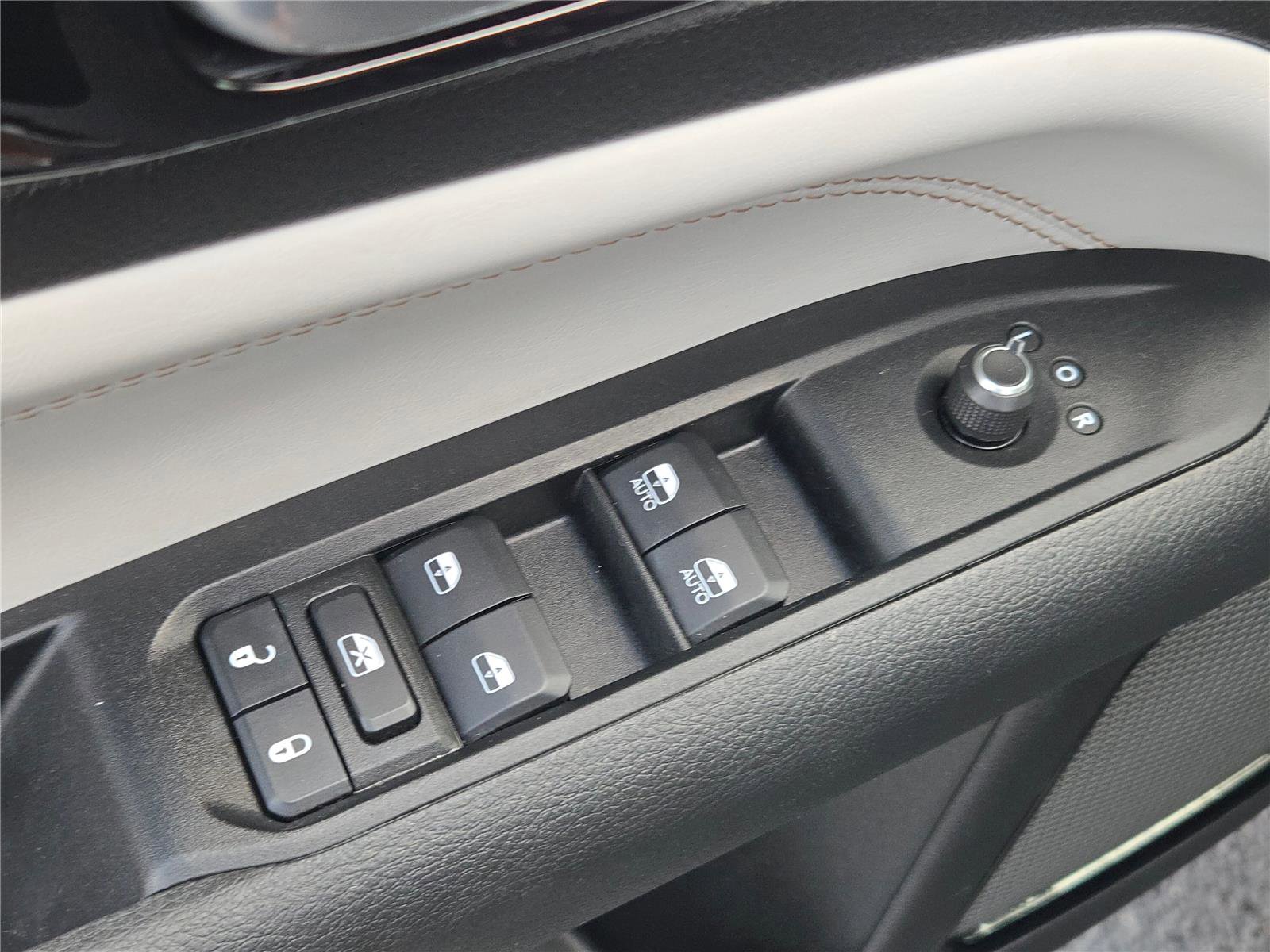 Used 2022 Jeep Compass Limited image 23