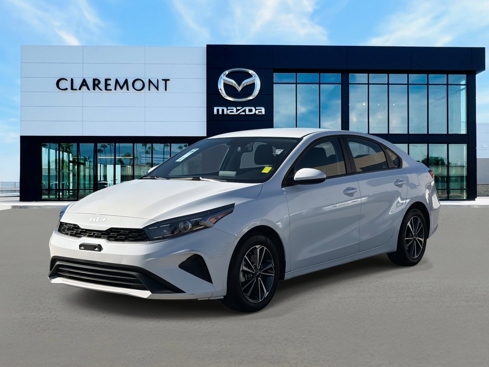 Used 2024 Kia Forte LXS image 3